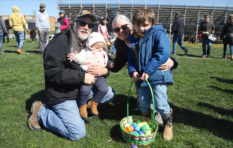 Kids scramble for prizes at Newark's annual Easter egg hunt | News ...