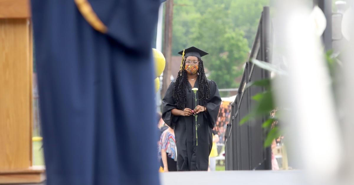 Pomp under unusual circumstances: Christina schools hold drive-thru graduation ceremonies | News | newarkpostonline.com Pomp under unusual circumstances: Christina schools hold drive-thru graduation ceremonies | News | newarkpostonline.com