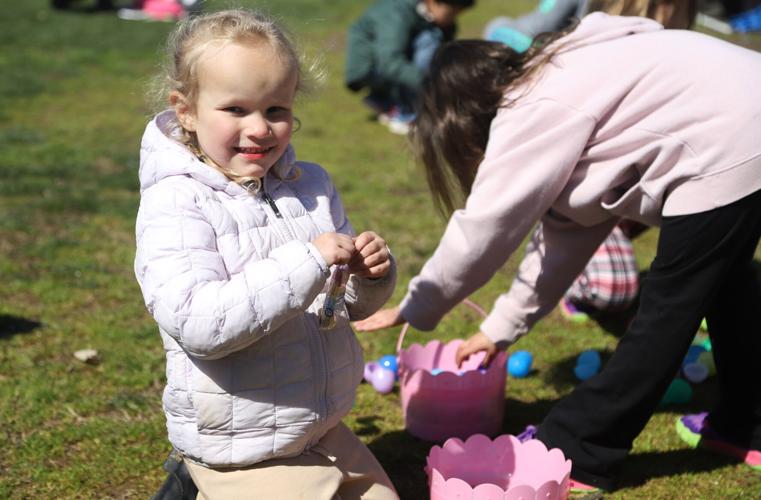 Kids scramble for prizes at Newark's annual Easter egg hunt | News ...