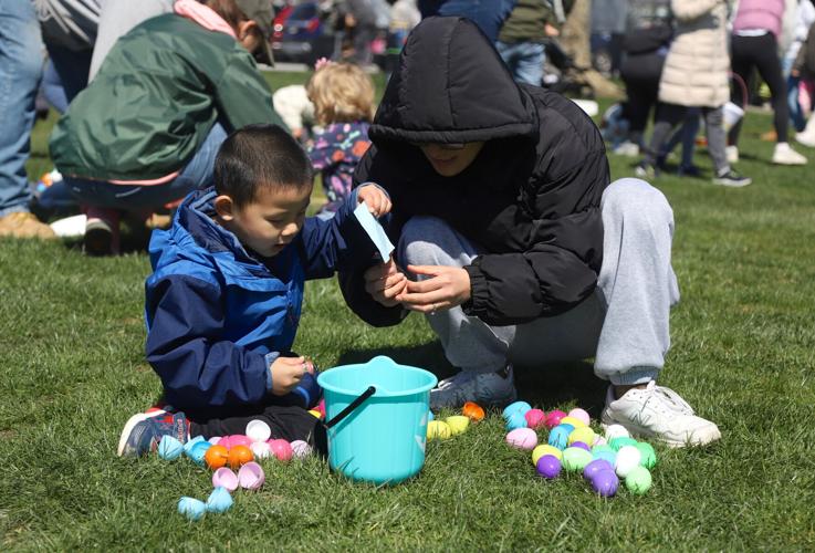 Kids scramble for prizes at Newark's annual Easter egg hunt | News ...
