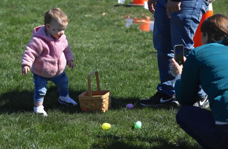 Kids scramble for prizes at Newark's annual Easter egg hunt | News ...