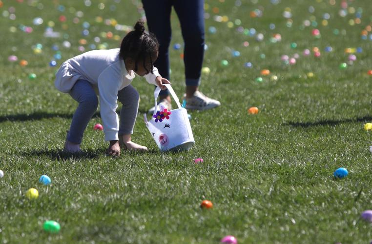 Kids scramble for prizes at Newark's annual Easter egg hunt | News ...