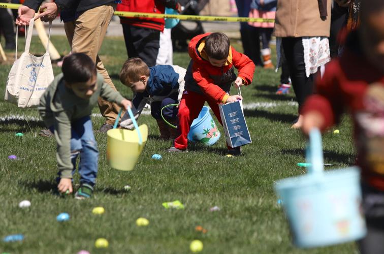 Kids scramble for prizes at Newark's annual Easter egg hunt | News ...