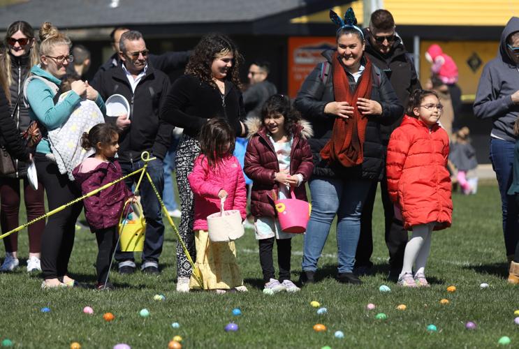 Kids scramble for prizes at Newark's annual Easter egg hunt | News ...