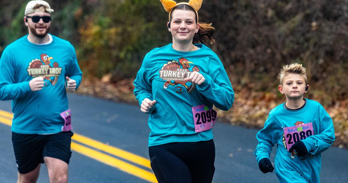 Turkeys Racing Large Image Trotting like turkeys: Annual race draws hundreds to Newark | News ...