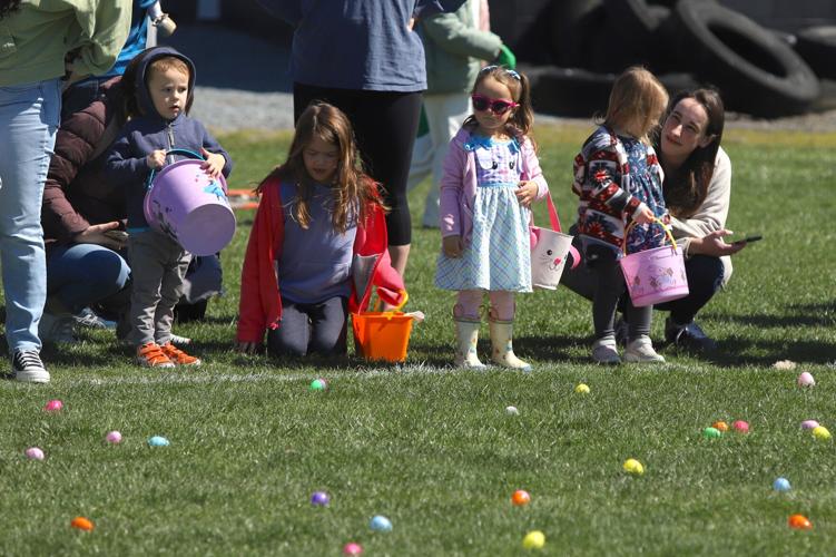 Kids scramble for prizes at Newark's annual Easter egg hunt | News ...