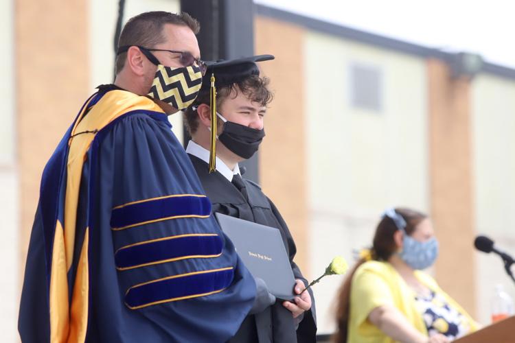 Photo gallery Newark High School graduation News