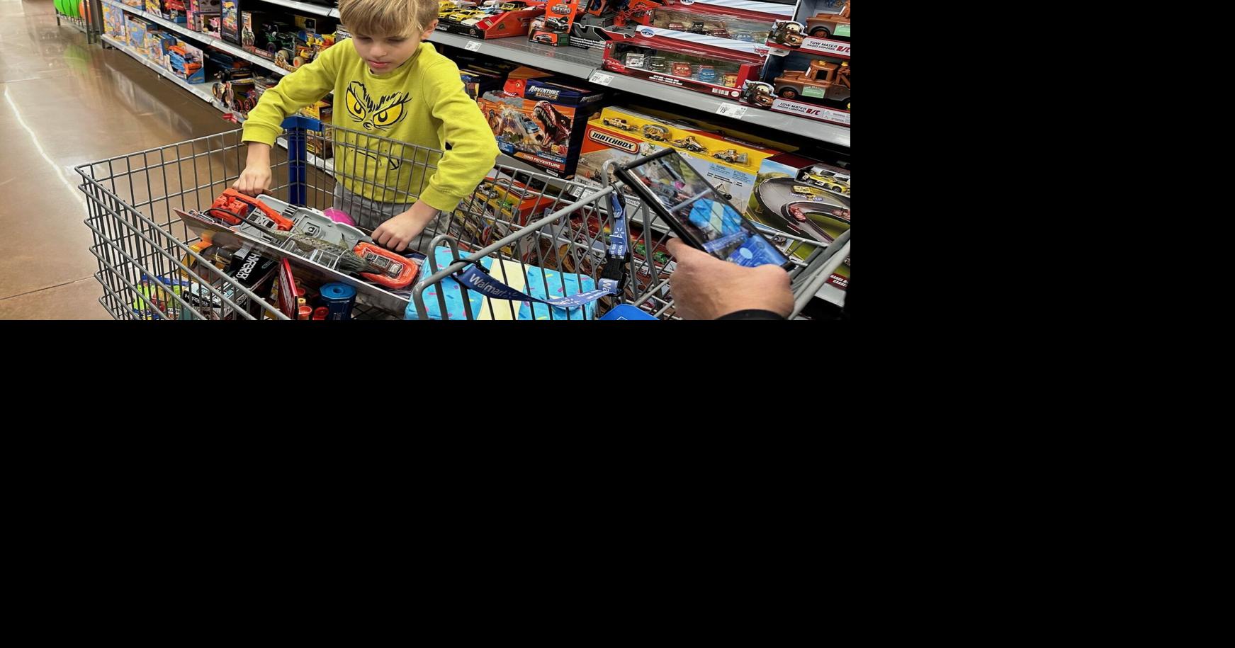 Students 'Shop with a Cop' for Christmas