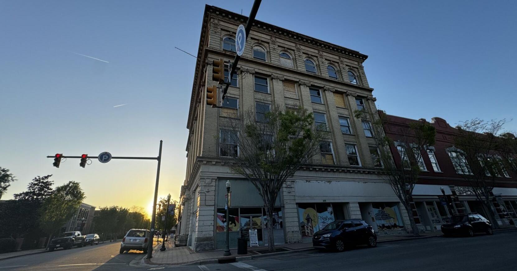 City officials shine light on Elks Building future as development hangs in the balance - Vimarsana News