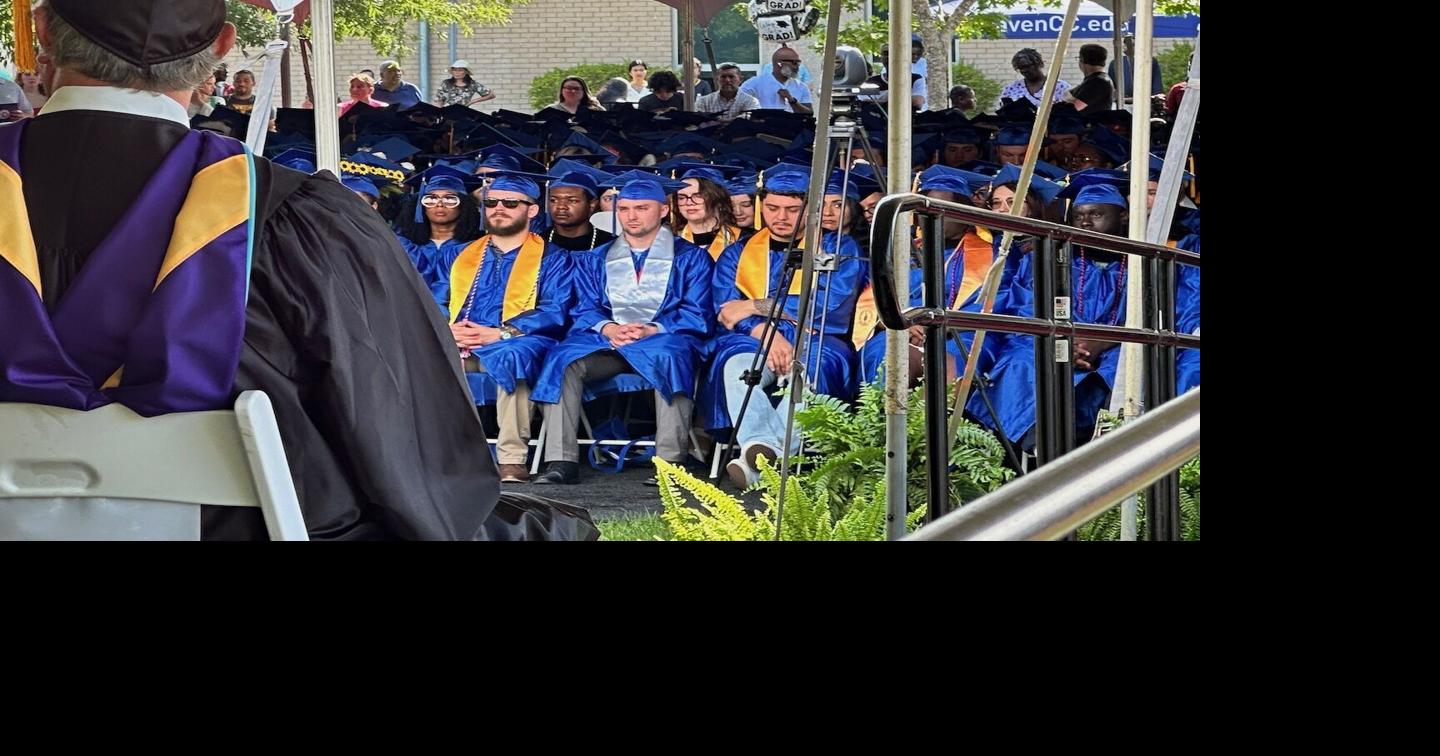 Craven Community College graduates 582 | News | newbernsj.com