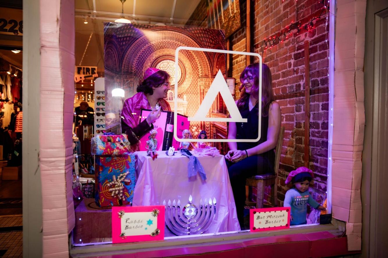 Downtown New Bern stores open Thursday evenings, creating storybook