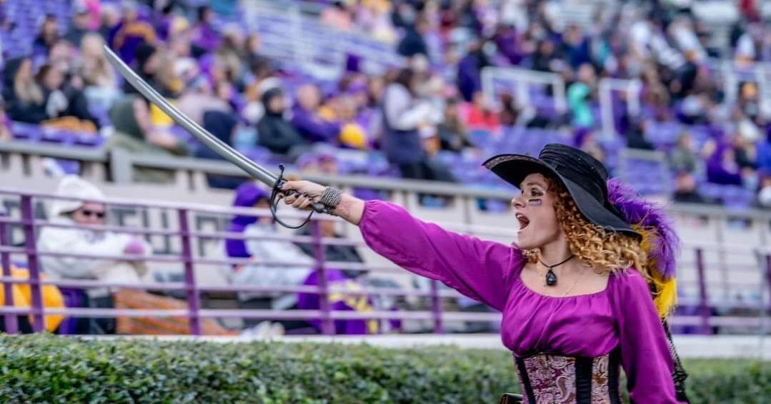 AHOY PIRATE FANS: Jacksonville woman becomes East Carolina University's first female live pirate mascot - Vimarsana News