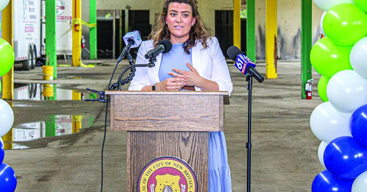 Stewart qualifies for public funds, opens HQ for gov race