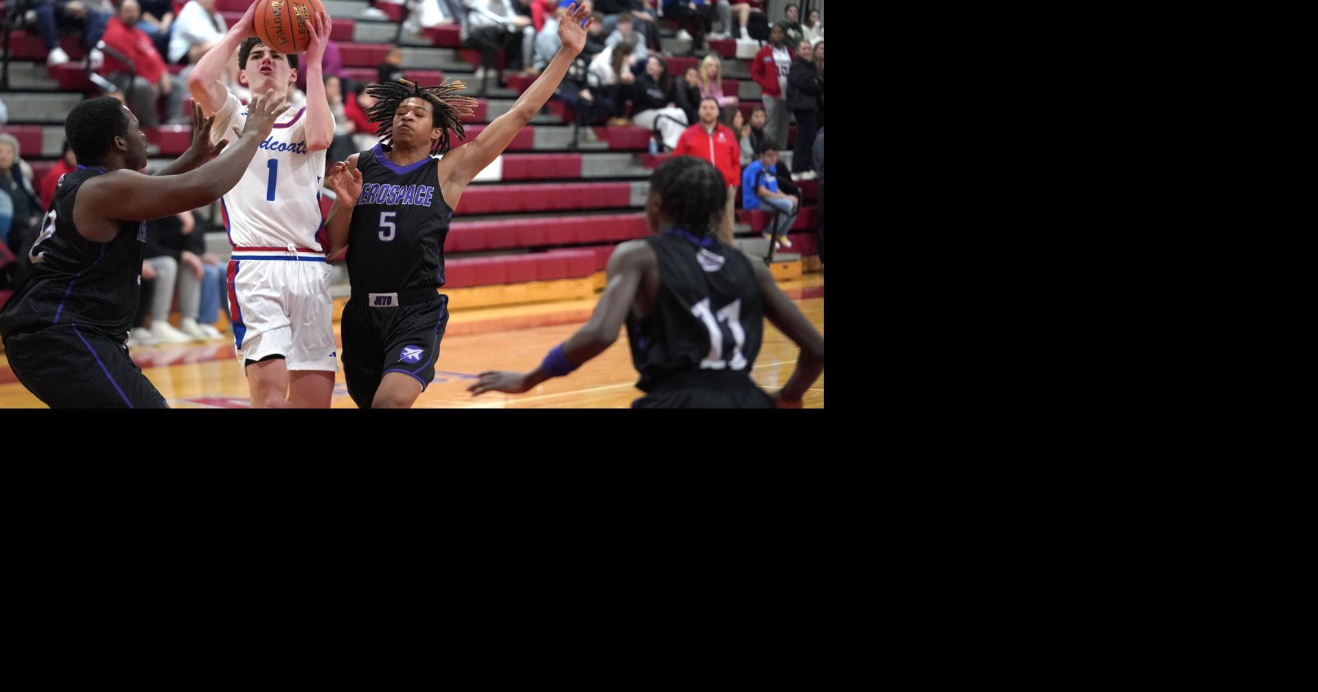 Eberhardt commits to Hartford for basketball, reuniting with older brother