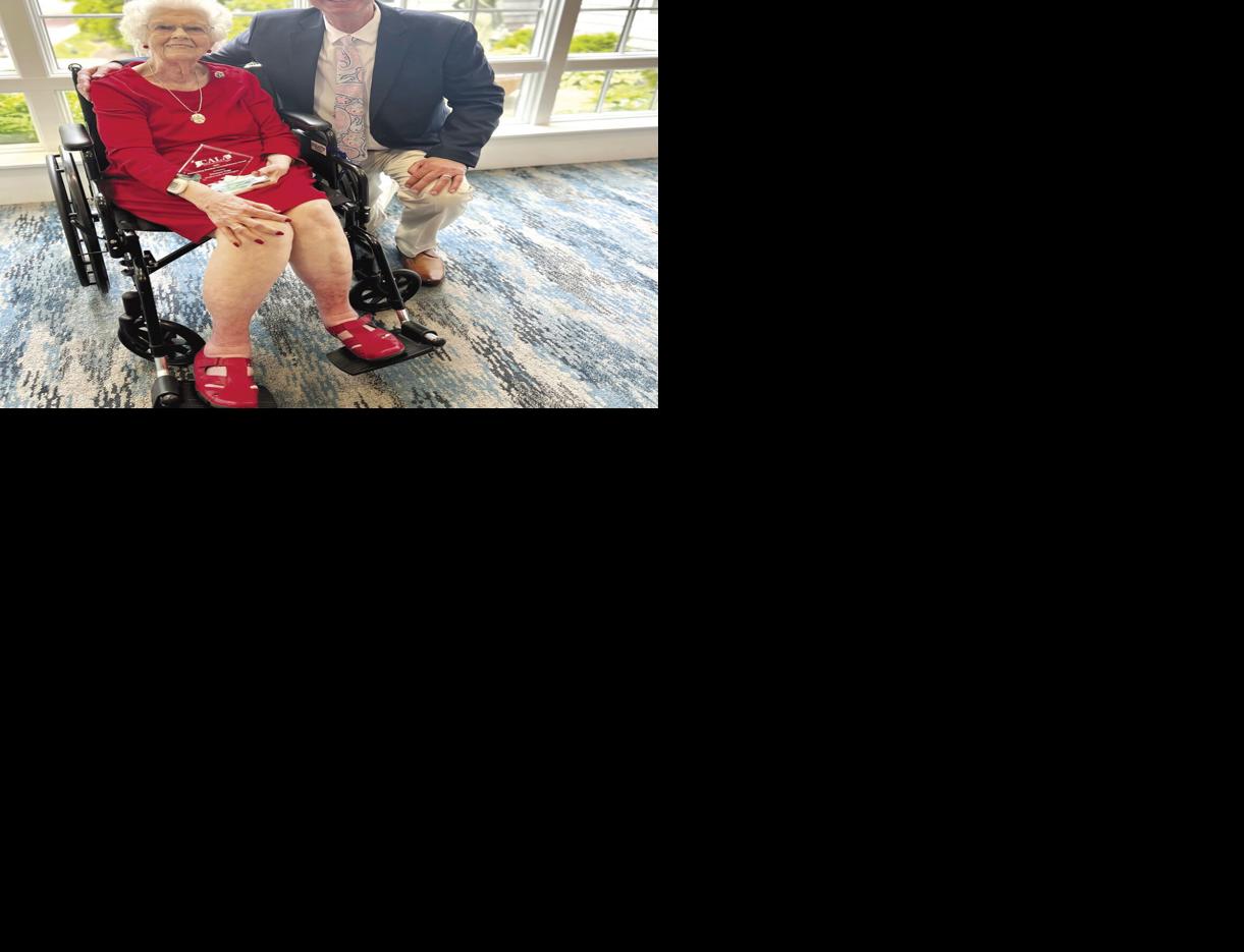 Middlewoods of Newington resident, team member receive CALA awards