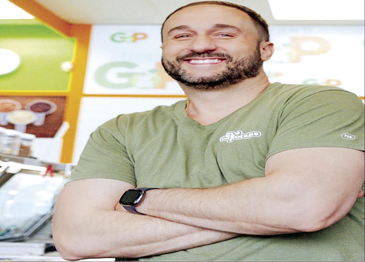 A Healthy Vibe Fresh Greens and Proteins opens next to CCSU News