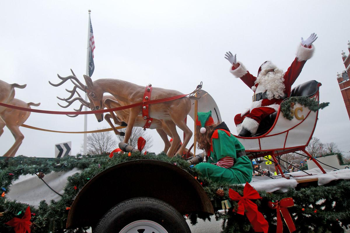 SLIDESHOW Merrimac and Newburyport Santa parades and tree lighting