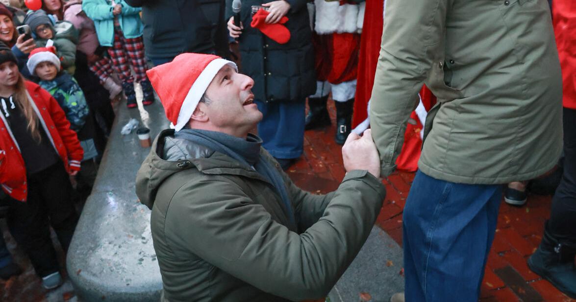 'Very much like a Hallmark movie' : Local couple gets engaged before Amesbury tree lighting