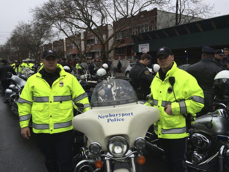 Newburyport, Newbury police among procession for fallen NYPD officer
