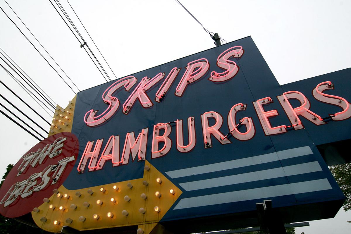 PHOTO SLIDESHOW Skip's Hamburgers