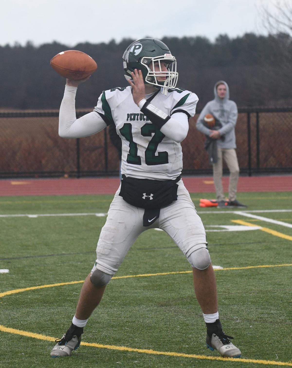 191128_NT_JVA_football_5.jpg