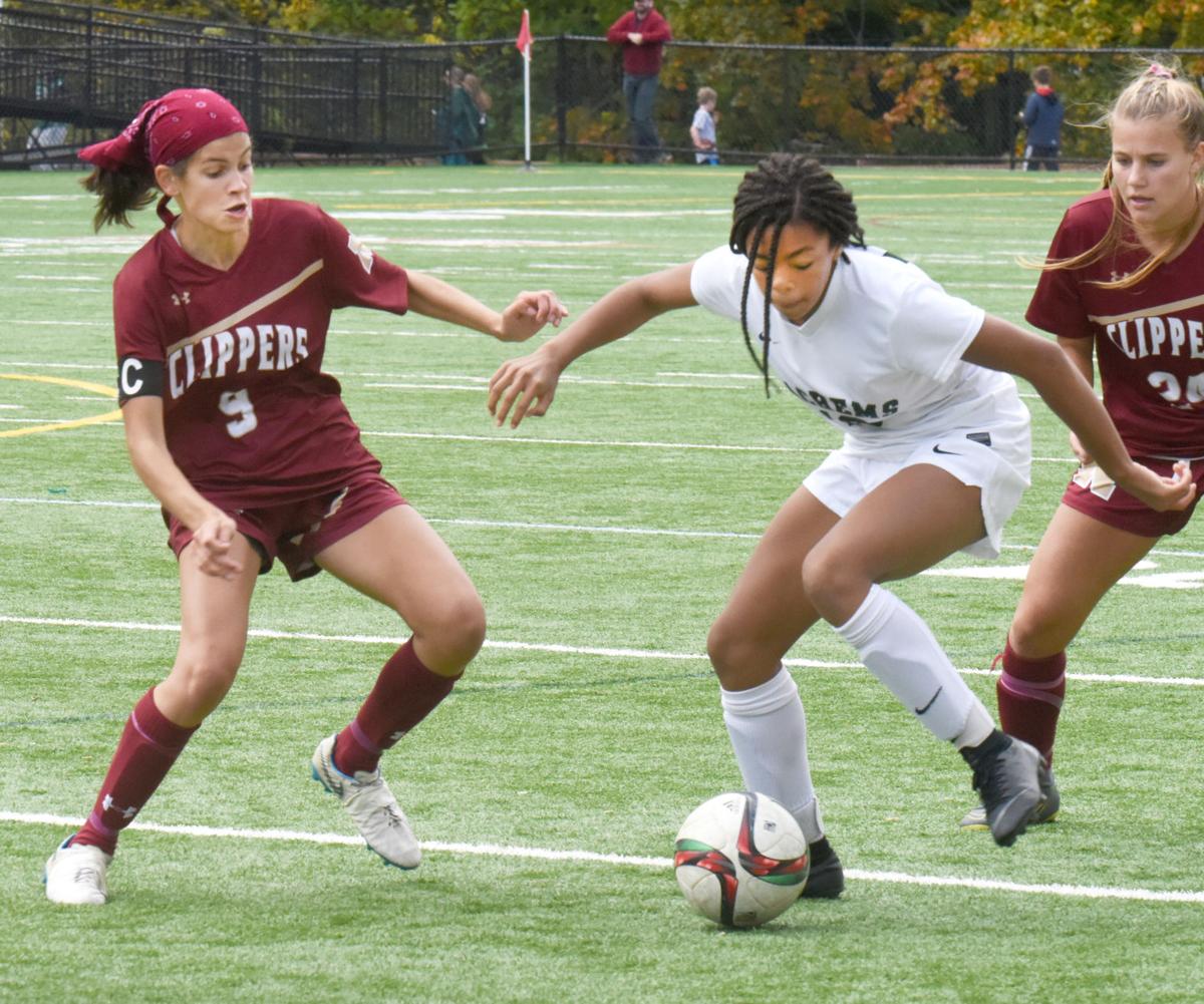 191012_NT_BEA_soccer_4.jpg