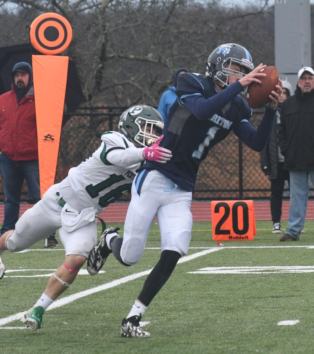 191128_NT_JVA_football_7.jpg