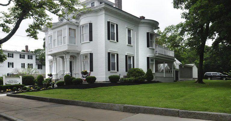 Newburyport funeral home at odds with abutters over parking lot | Local