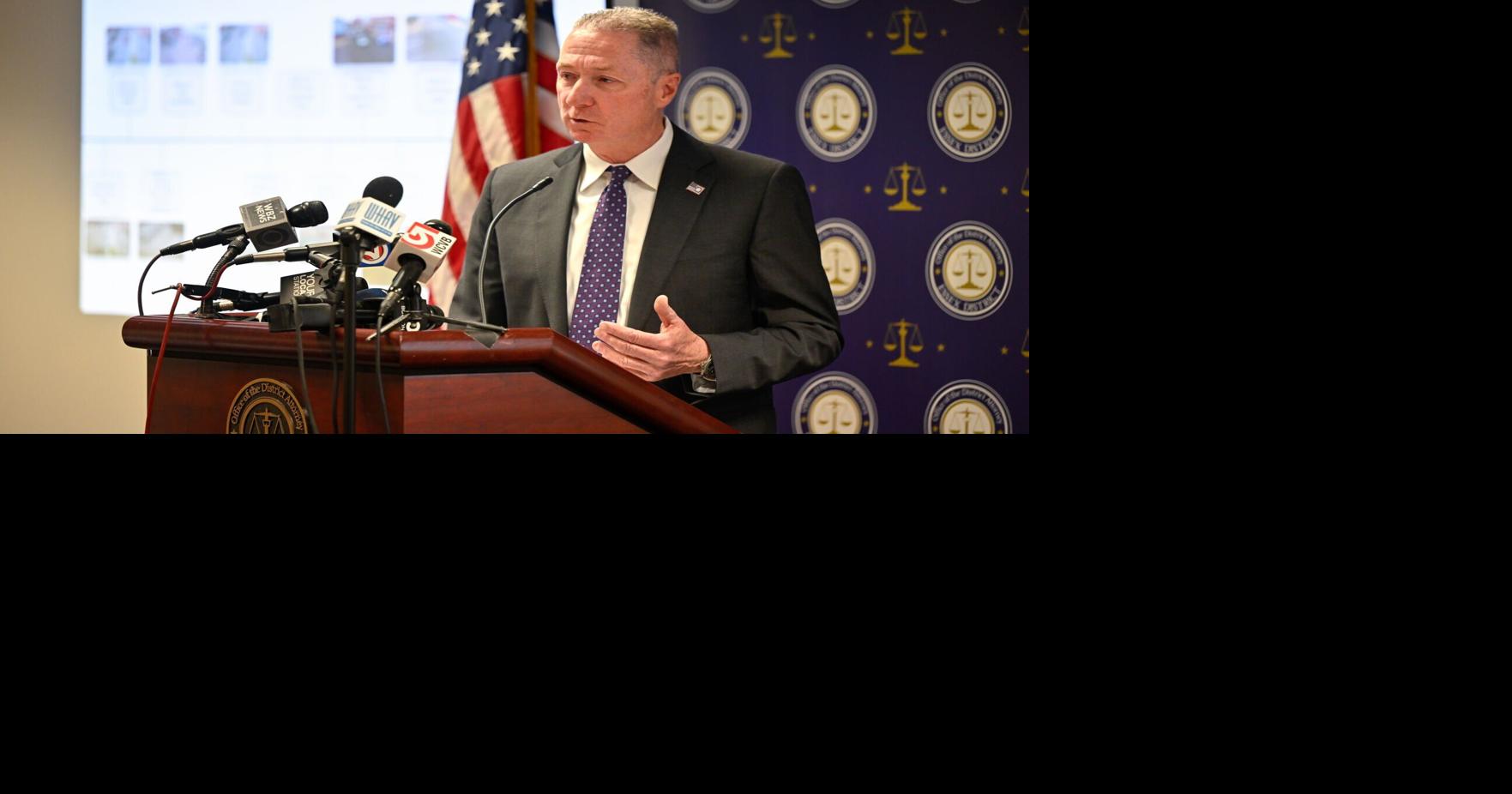 DA clears 8 police officers in Gigliotti death News(01)