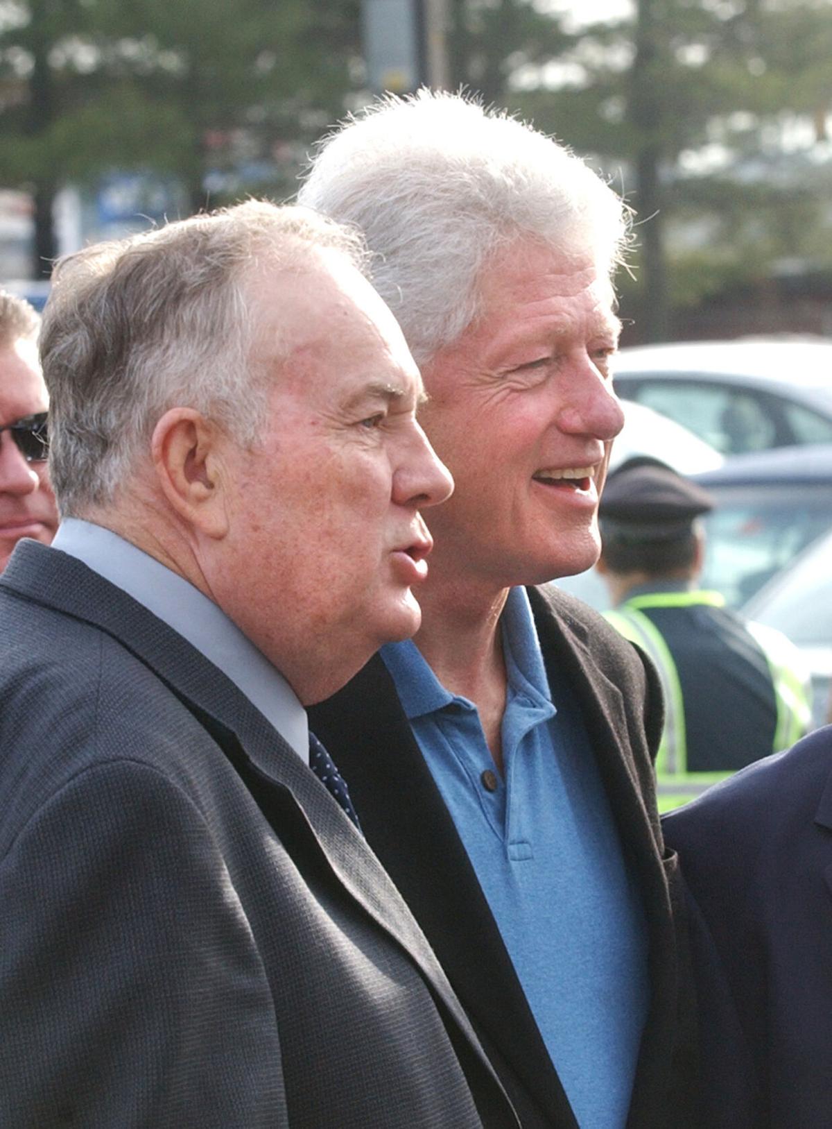 080108_NT_BEA_CLINTON_2