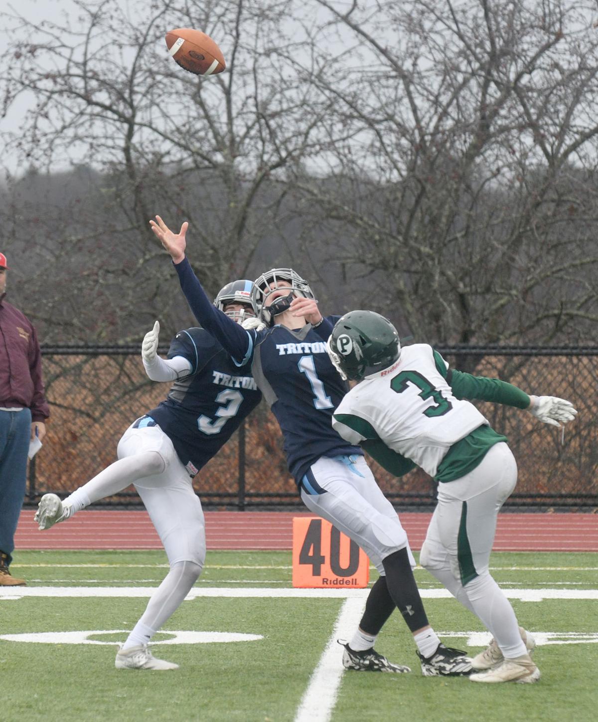 191128_NT_JVA_football_11.jpg