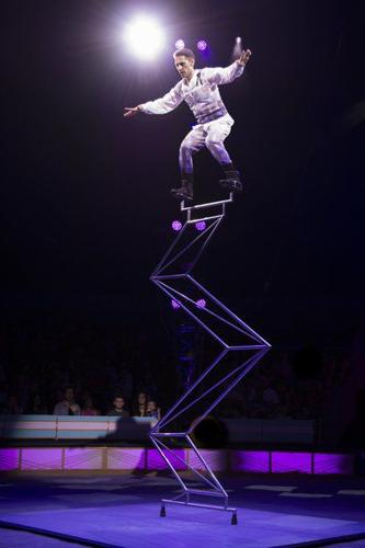 A ring of connections: Big Apple Circus brings a month of ...
