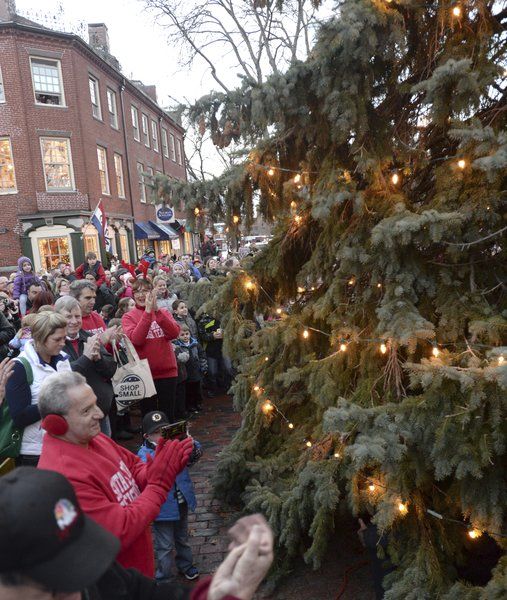 SLIDESHOW Newburyport Santa Parade and Tree Lighting 2014 Gallery