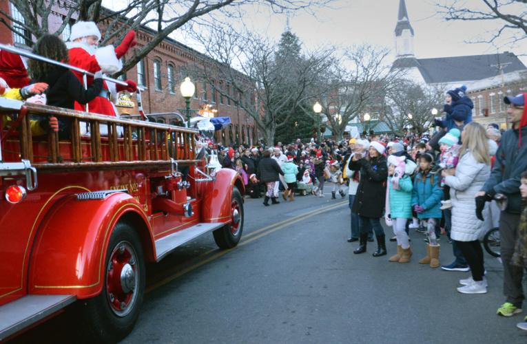 Amesbury Christmas Parade 2022 Slideshow: Amesbury Santa Parade And Tree Lighting. | Featured |  Newburyportnews.com