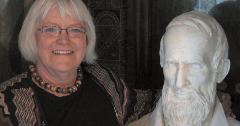 Late poet laureate lauded by Amesbury officials - Vimarsana News