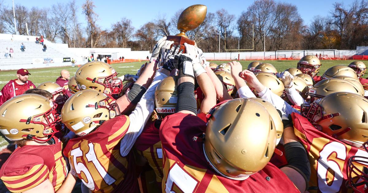 Clippers Conquer 100!: Newburyport races past Amesbury in historic, milestone Thanksgiving Day game