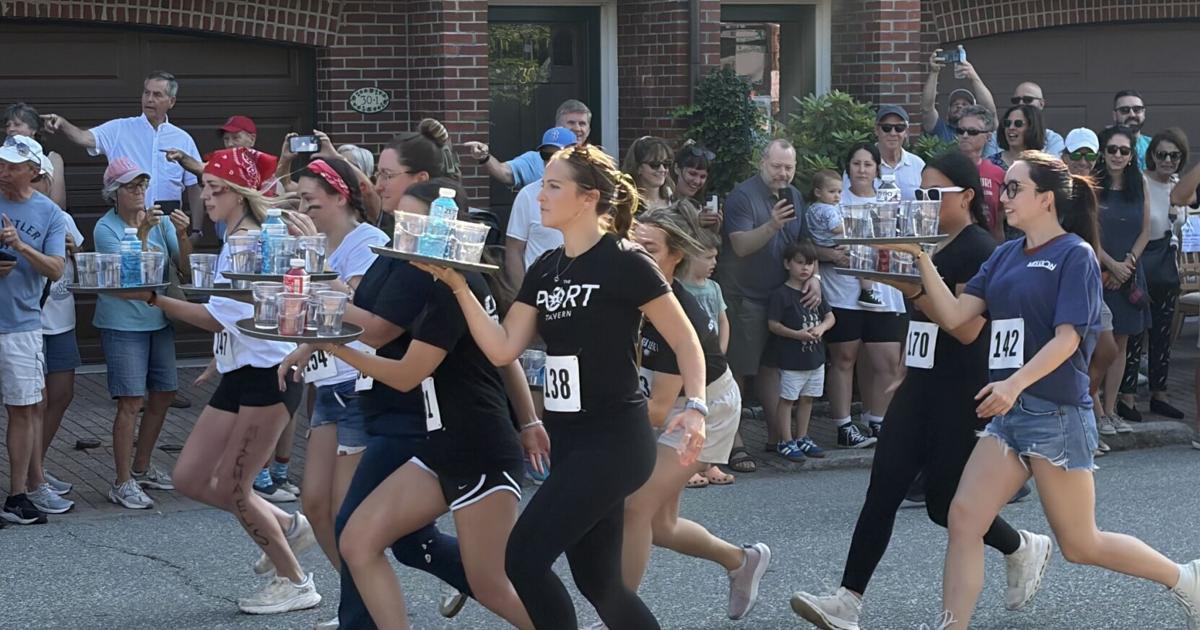 And they're off!: Waitresses, waiters compete in annual Yankee Homecoming race