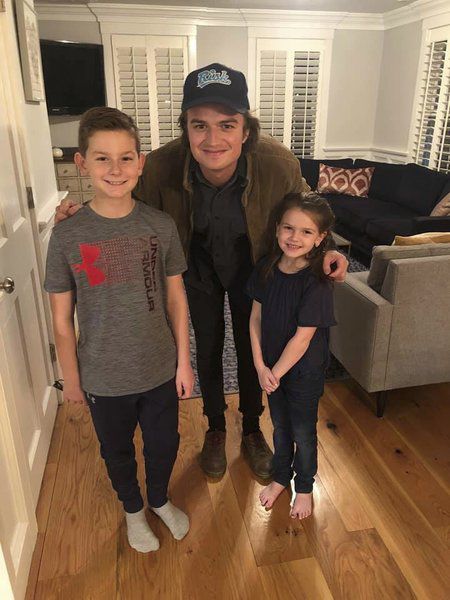 News From Nef Stranger Things Star Surprises Port Family With