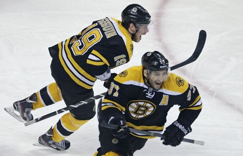 Bruins' Patrice Bergeron leaves regular-season finale with injury