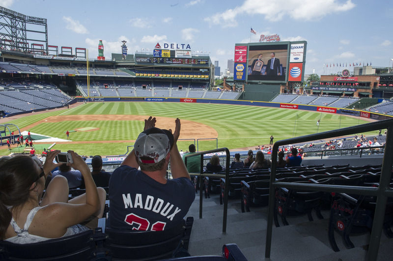 Greg Maddux, Big Hurt inducted into Baseball Hall of Fame