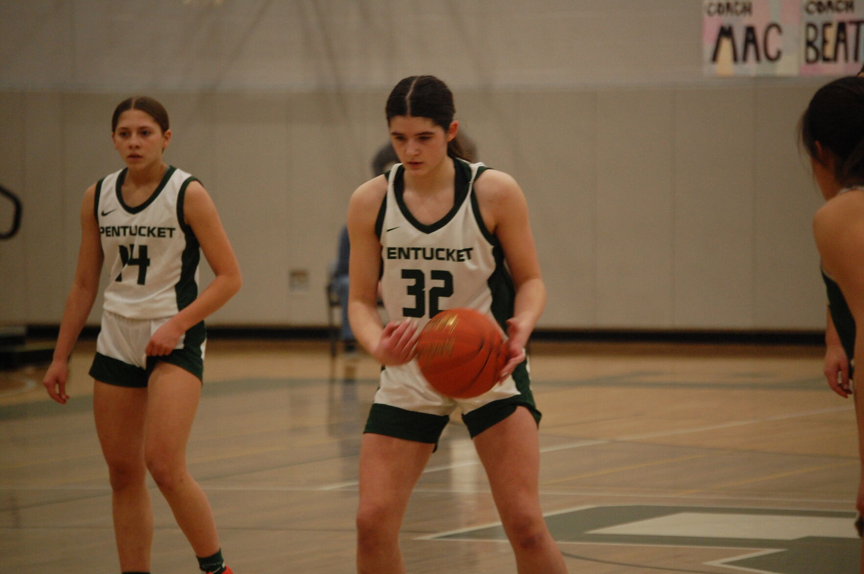 Pentucket’s Thrilling Victory: Amelia Crowe’s 19 Points and Gabby Bellacqua’s Game-Saving Block Seal 46-44 Win