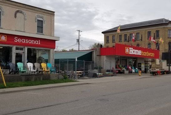 Home Hardware offering online call in options while New Hamburg