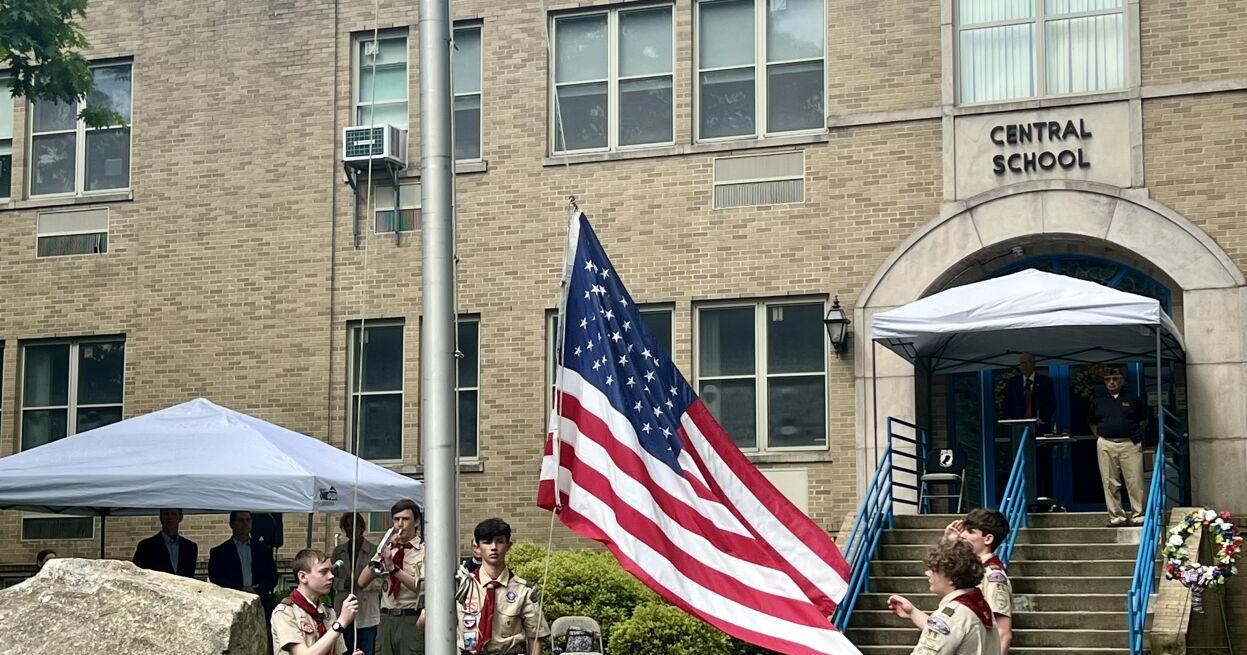 Long Hill celebrates the 'altar of freedom' fallen soldiers have left - Vimarsana News