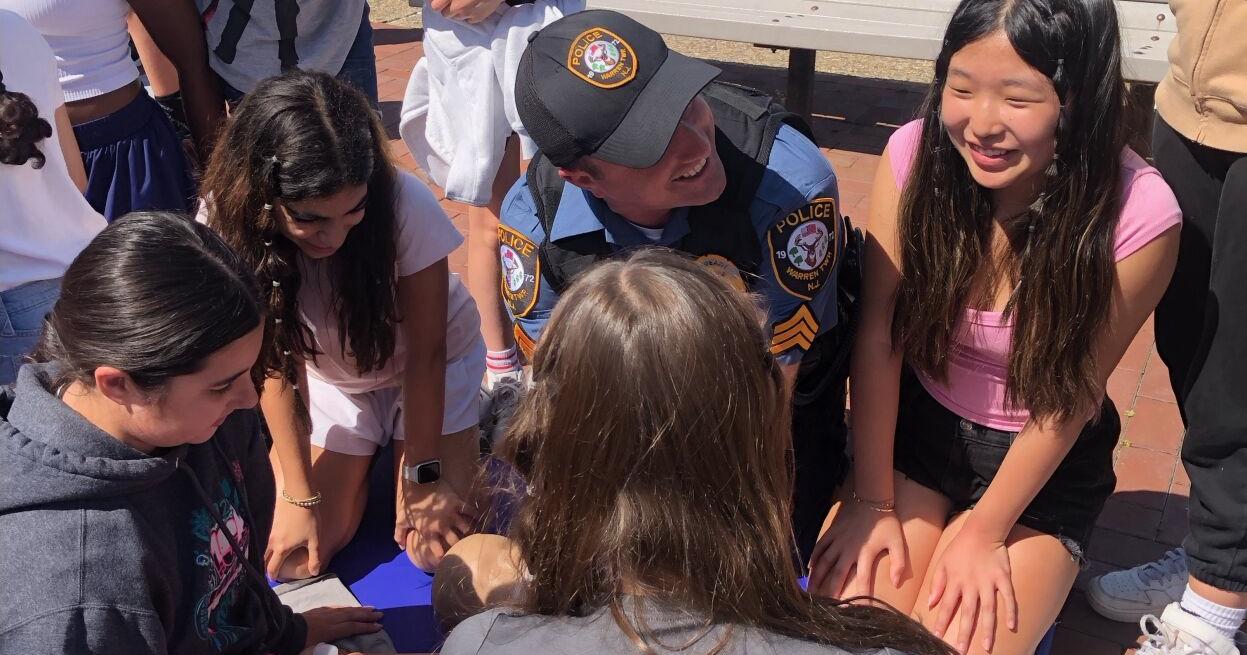 Warren Middle School students participate in hands-only CPR, heart-healthy activities - Vimarsana News