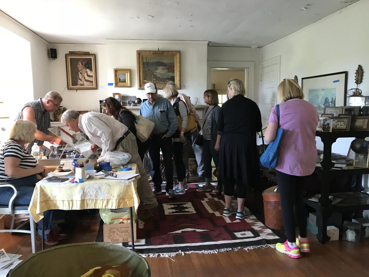 Shoppers Visit Estate Sale At Orchard Cottage Chatham Courier News Newjerseyhills Com