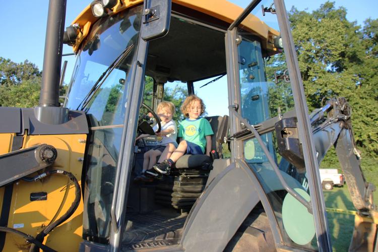 Pro wrestlers, backhoes, food and fun highlight 'National Night Out' in ...