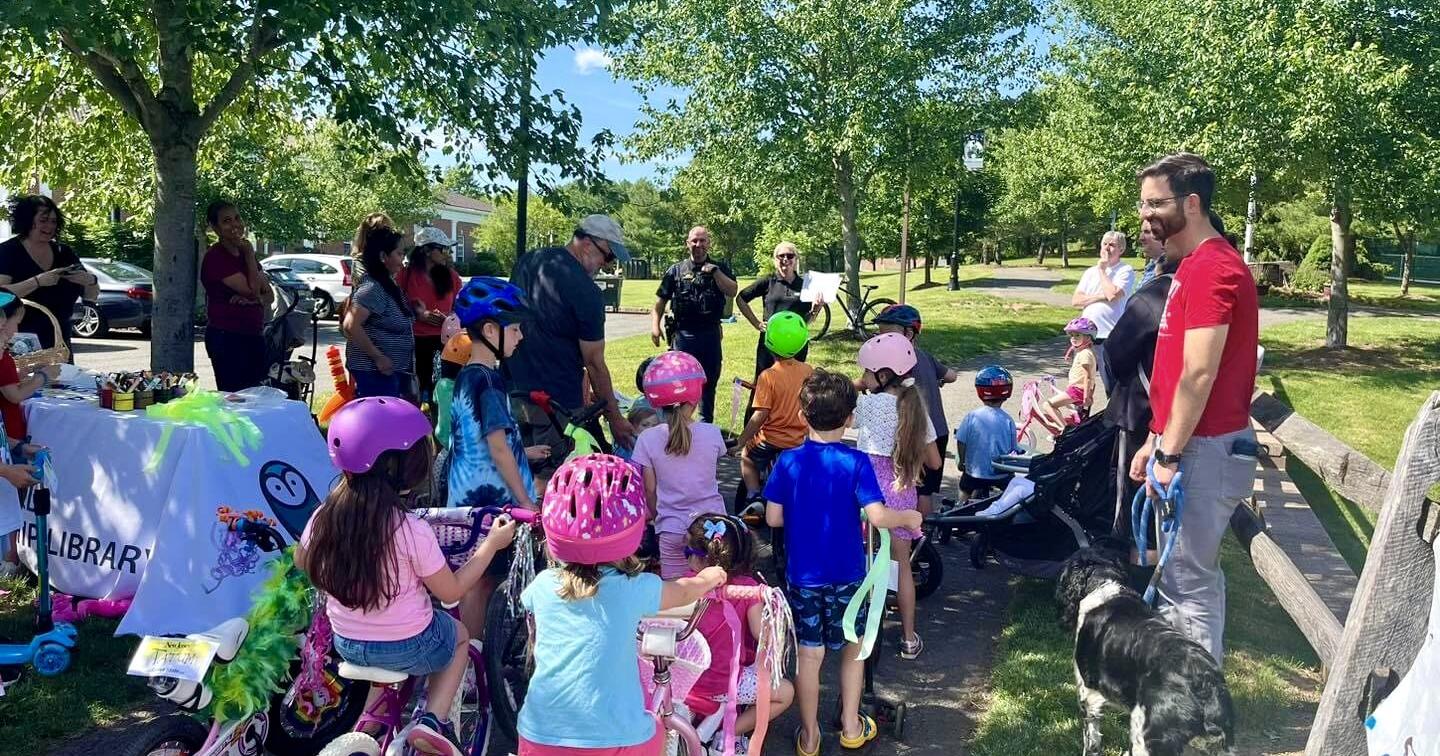 Families come out to Long Hill Library for bike parade - Vimarsana News