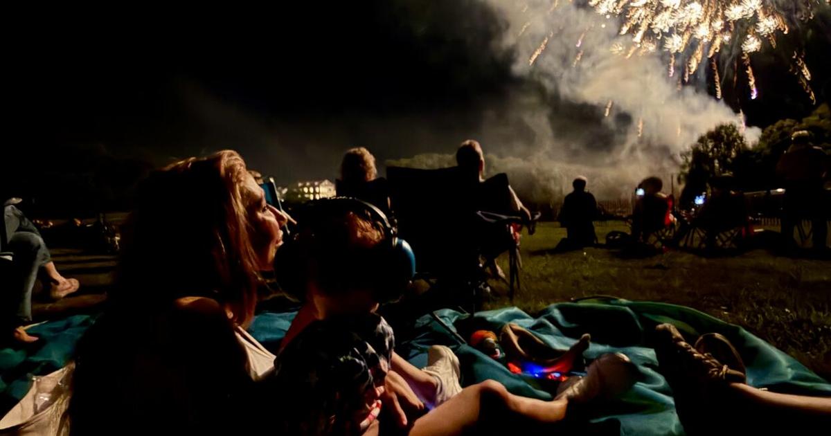 Fireworks display thrills crowds at Mendham Township's Mosle Field