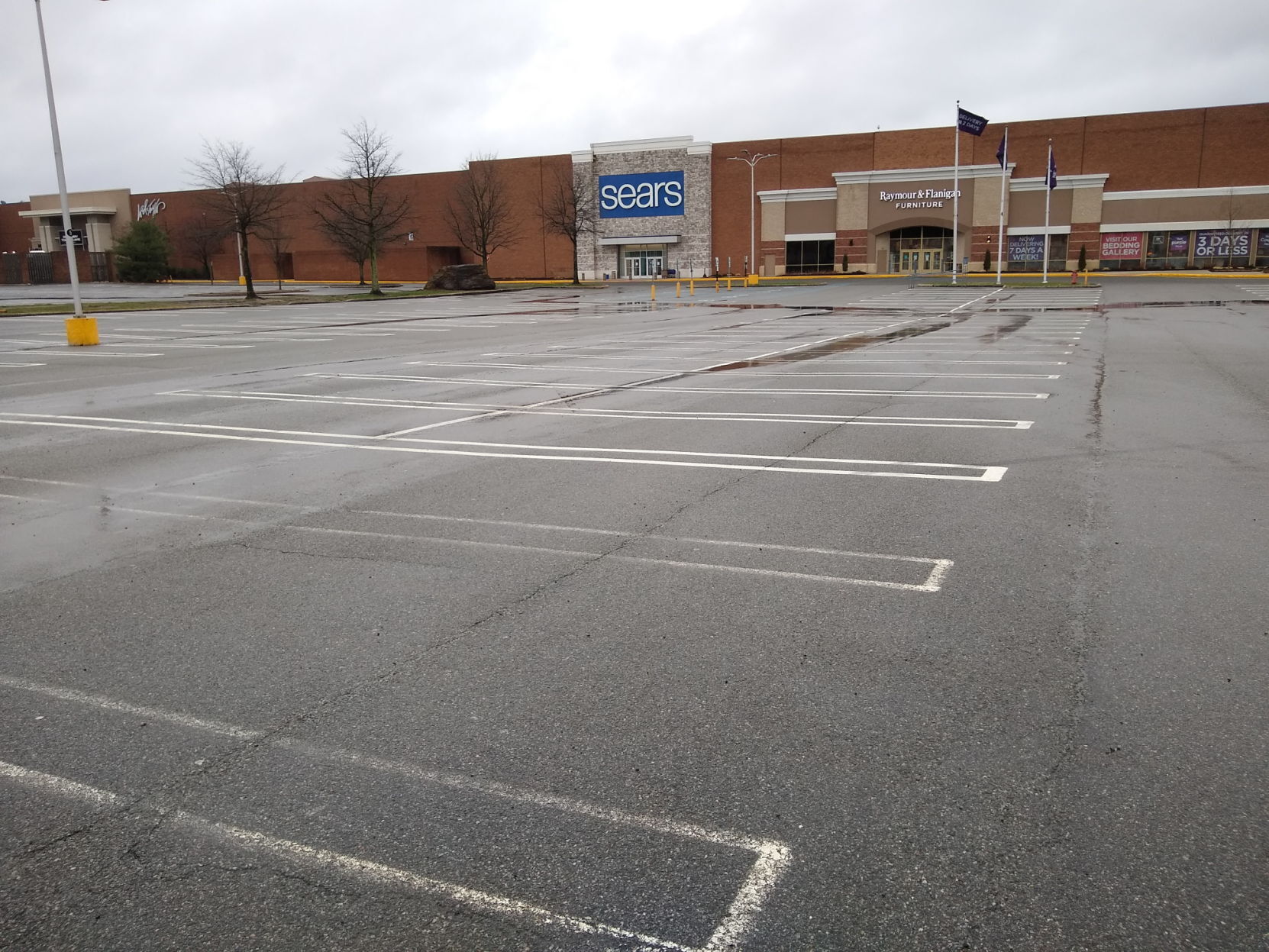 Rockaway Townsquare Mall one of six state COVID-19 vaccine mega-centers - Vimarsana News
