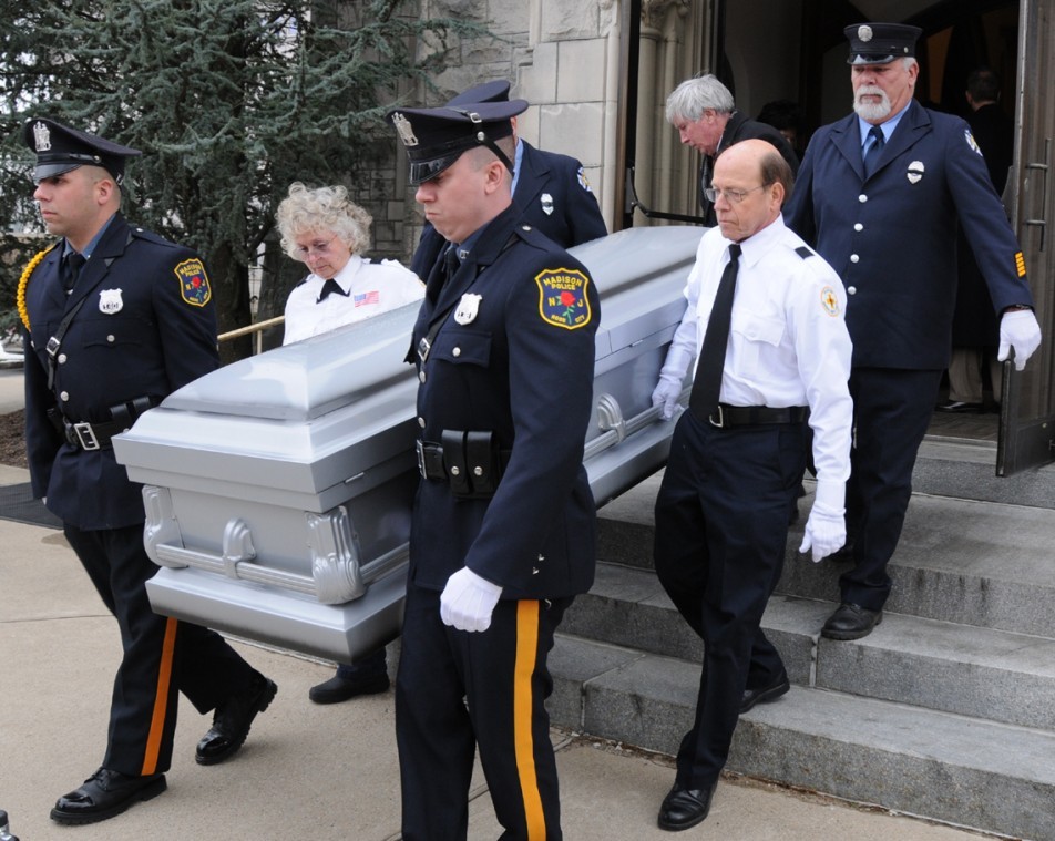 Very Kind Teens Volunteer to Be Pallbearers for Homeless Vets